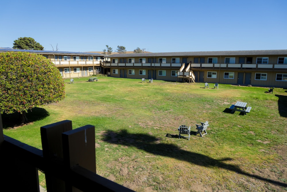 Silver Surf Motel 69/72