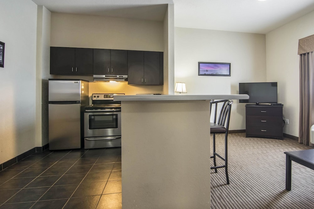 Quality Inn & Suites Thompson, MB 34/41