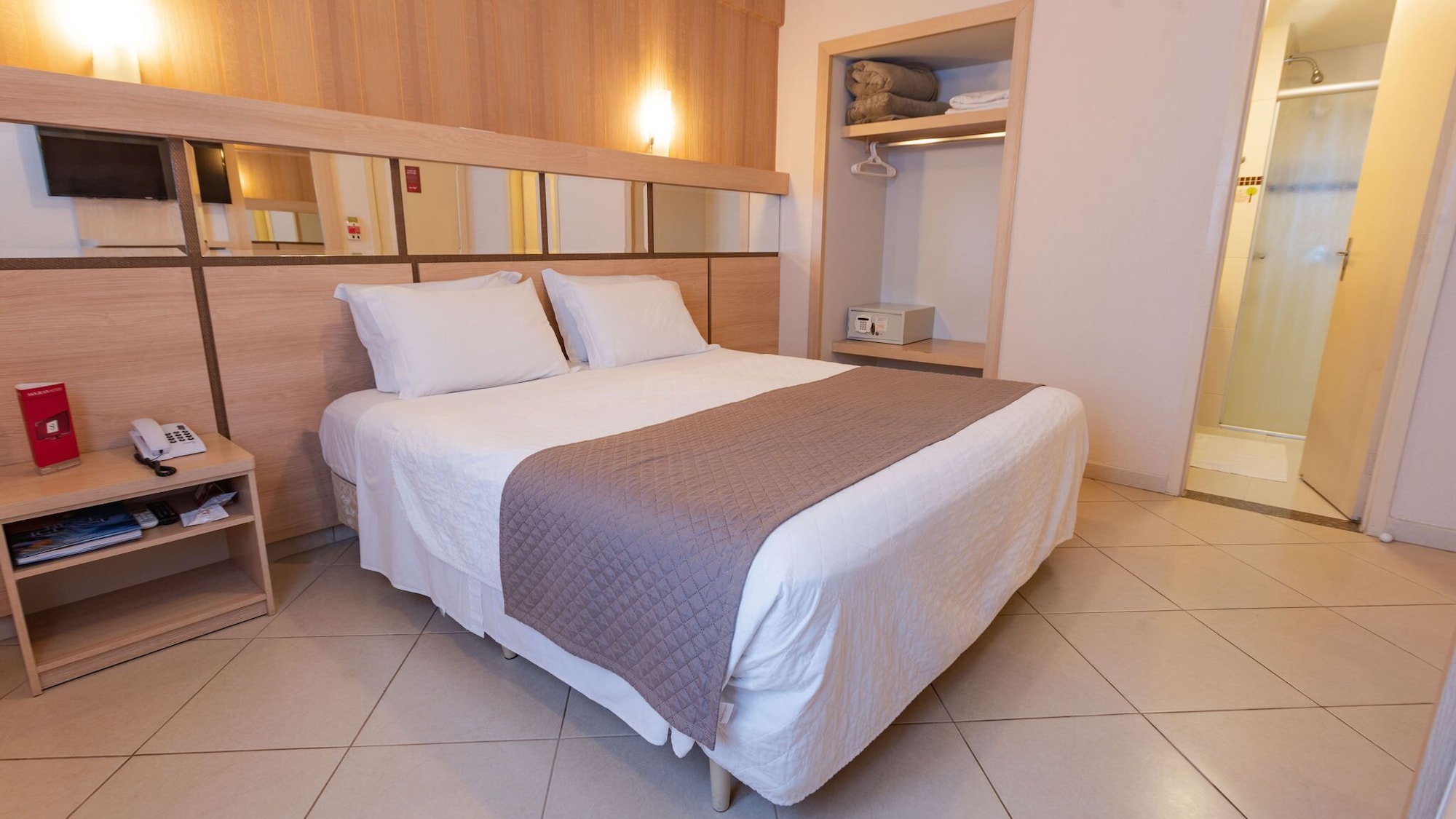 EXECUTIVE, DOUBLE BED