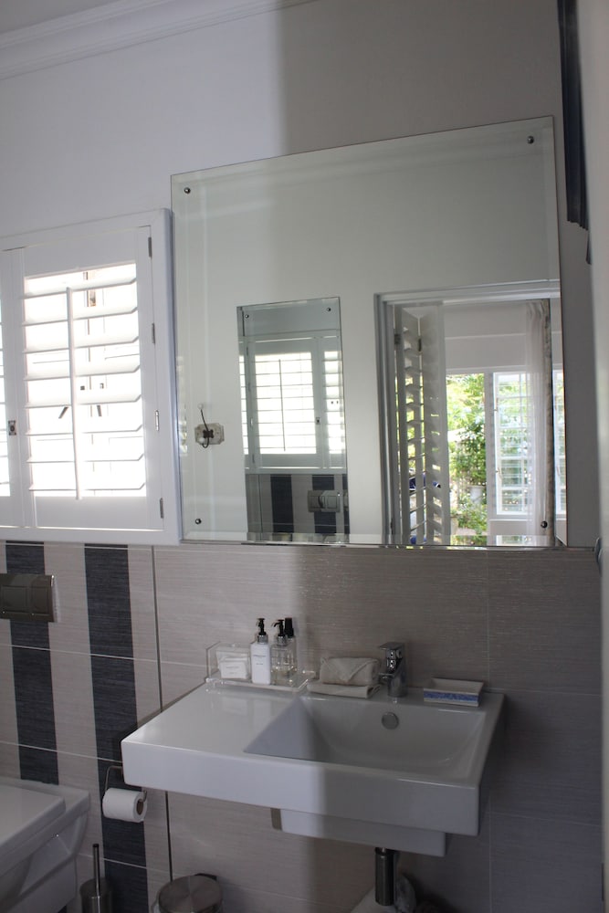 Sandals Guest House 63/77