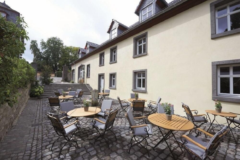 Schloss Hotel Burgbrohl 37/45