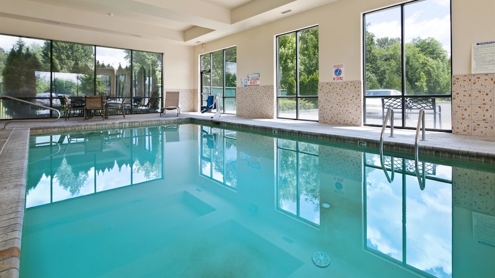 Best Western Plus Battle Ground Inn & Suites 1/36