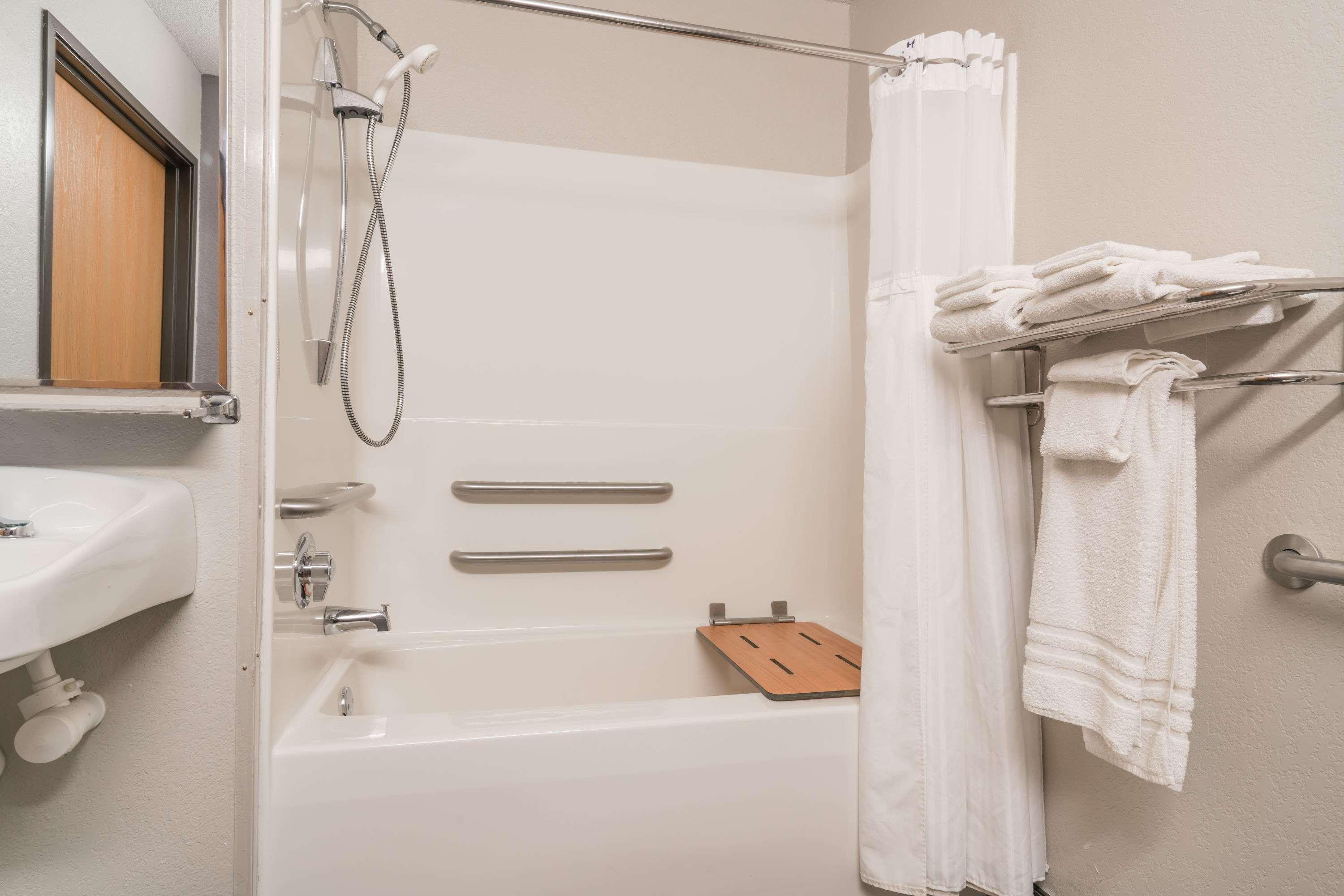 Microtel Inn & Suites by Wyndham Springfield, MN 16/16