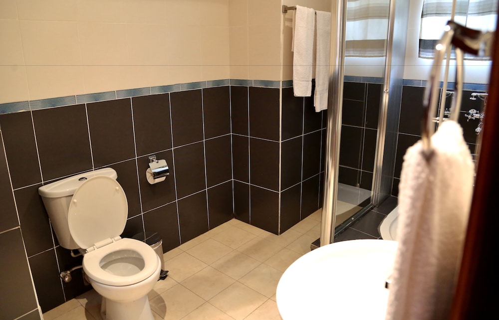 Eden Vale Hotel 49/50
