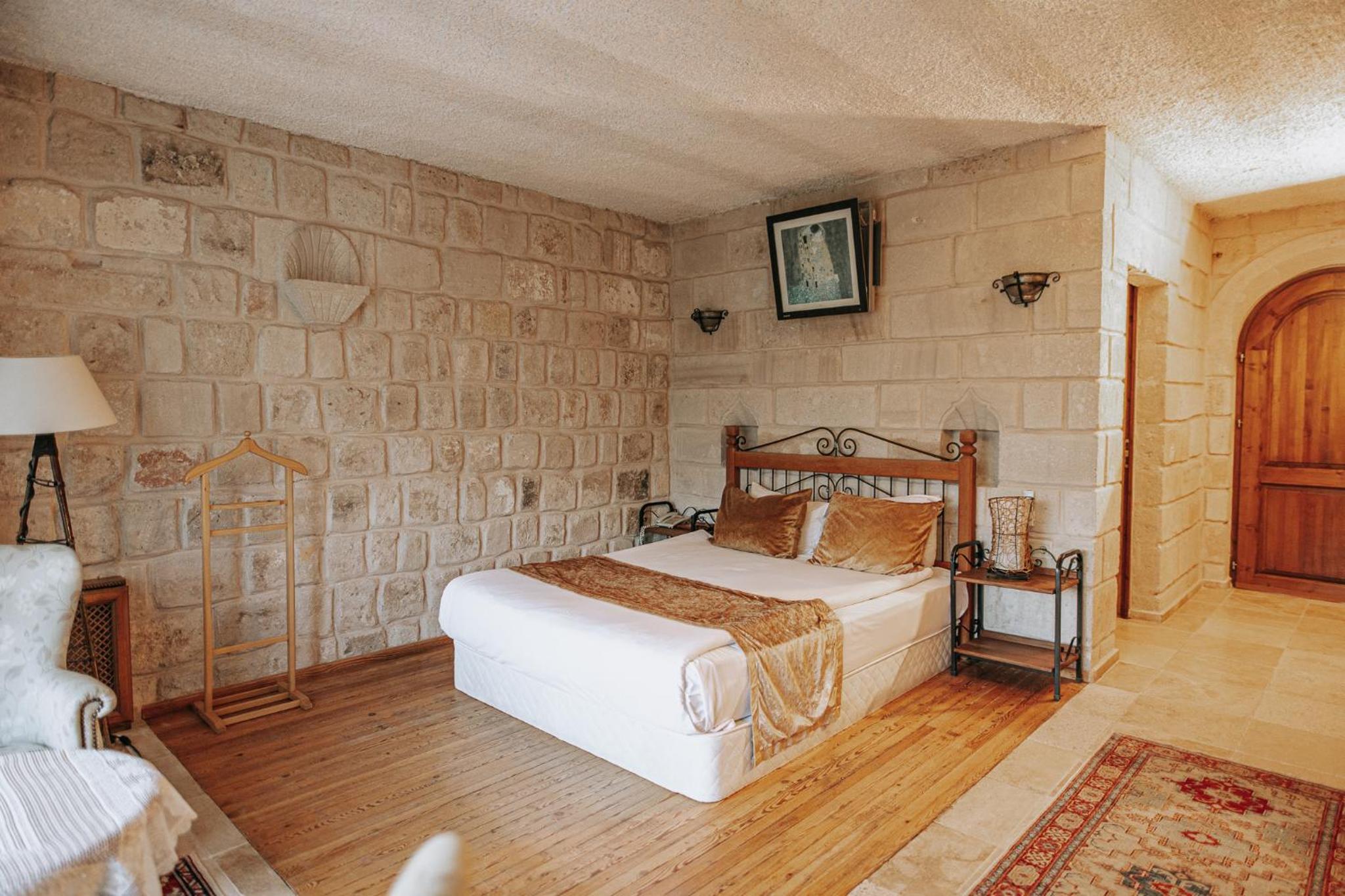SUPERIOR, DOUBLE BED