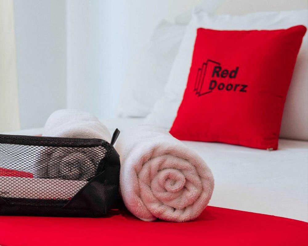 RedDoorz near Osmena Highway 1 18/24