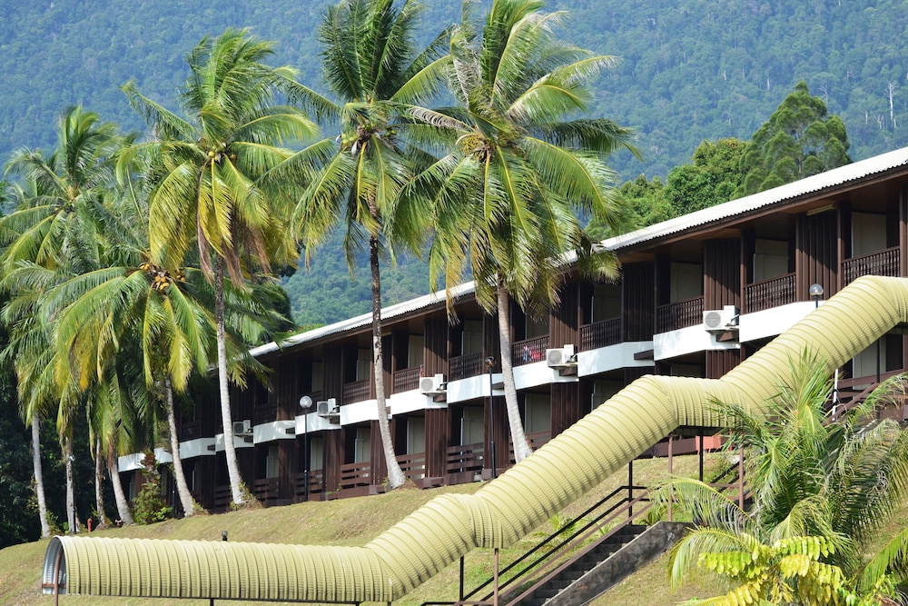 DAMAI BEACH RESORT 62/63