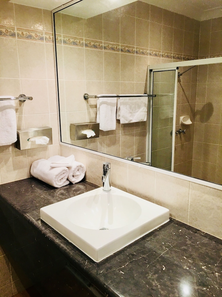 Bushmans Motor Inn 12/31