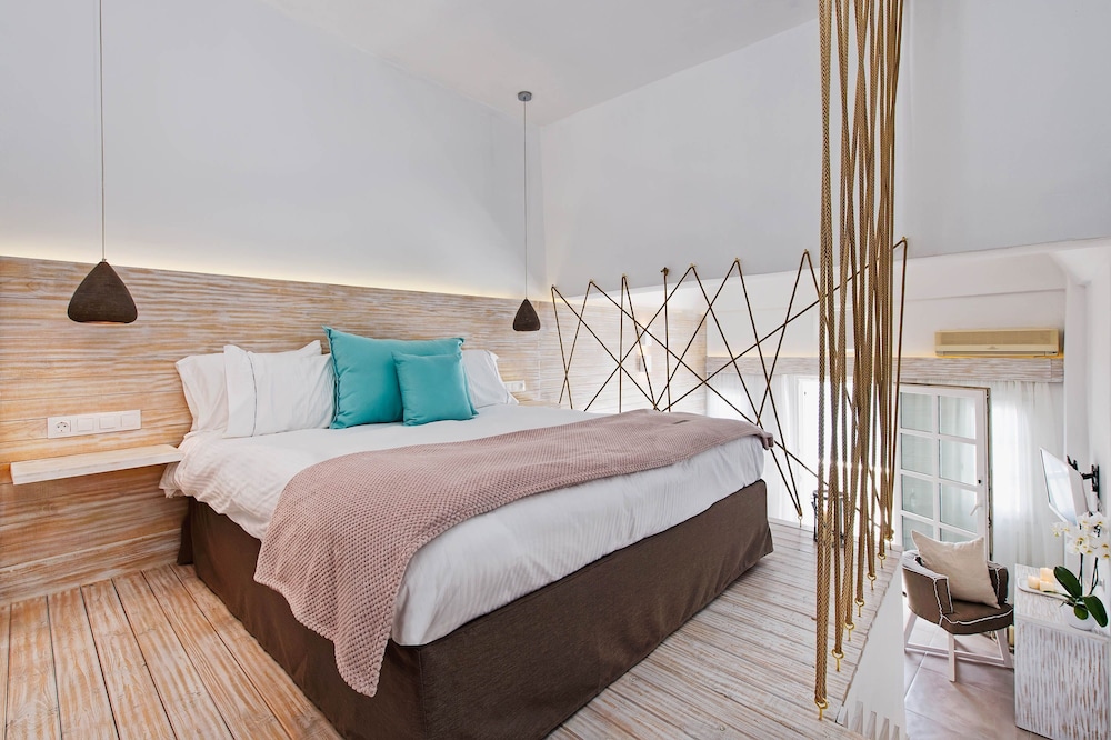 Athina Luxury Suites 18/62