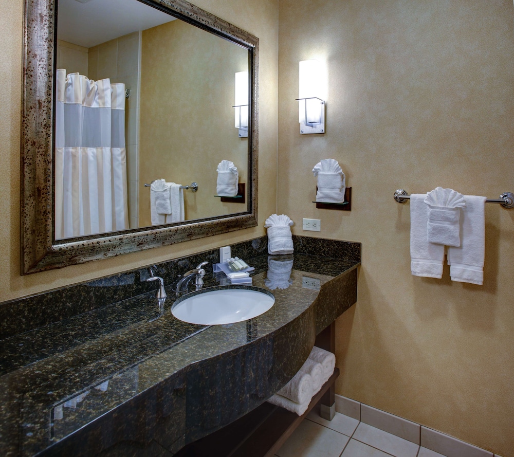 Hilton Garden Inn Monterey 26/58
