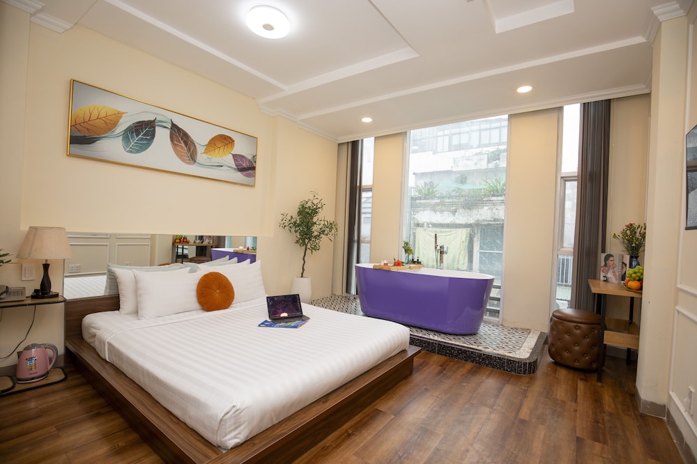 Quy Hung Hotel 24/75