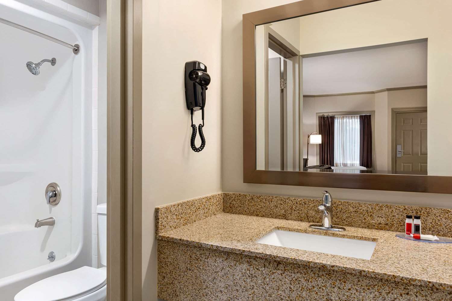 Days Inn by Wyndham Kingsland GA 27/30