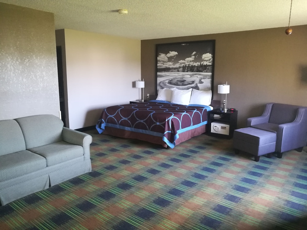 Super 8 By Wyndham Keokuk 7/21