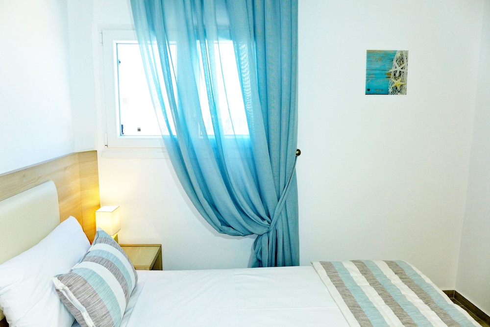 Amaryllis Beach Hotel 12/50