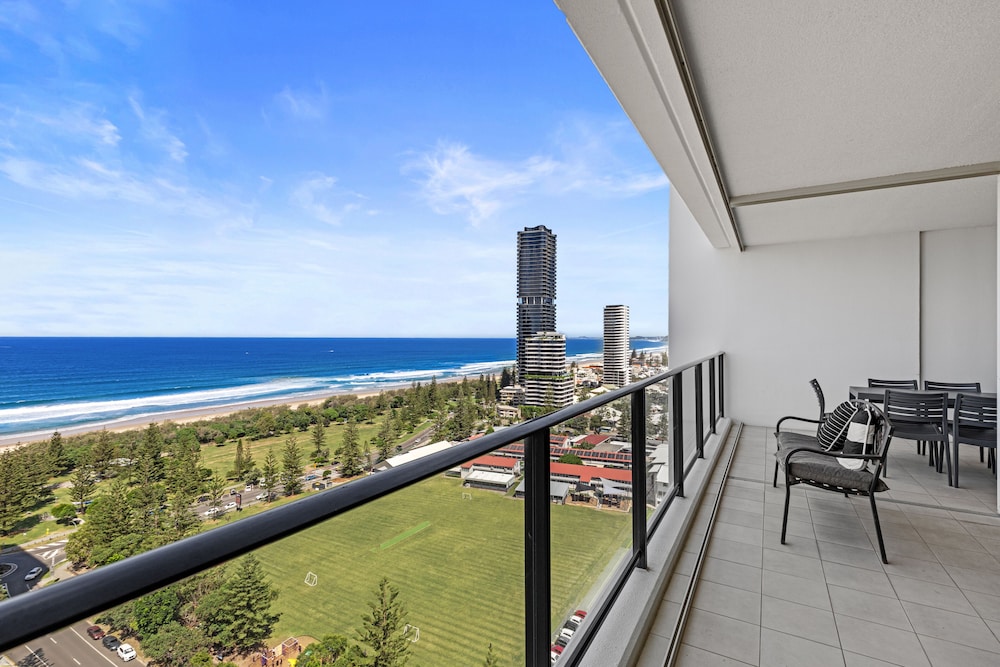 Ultra Broadbeach 67/72