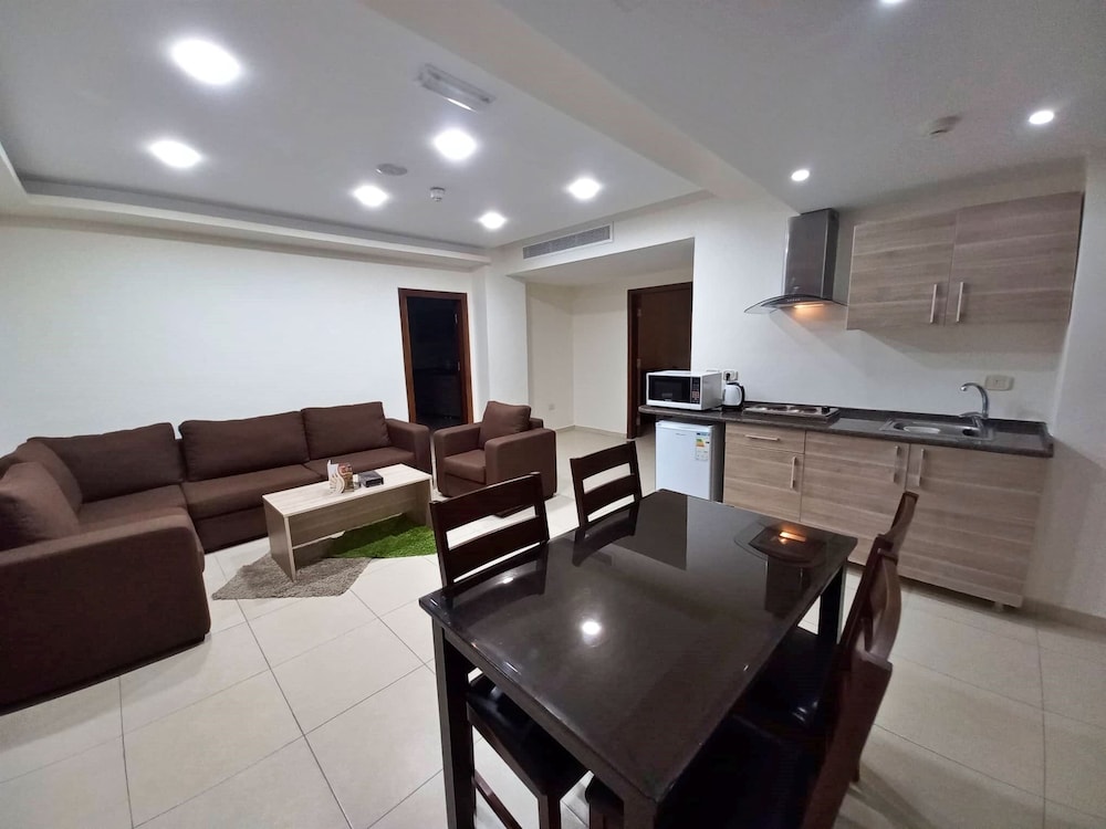 Lujain Hotel Suites 30/50