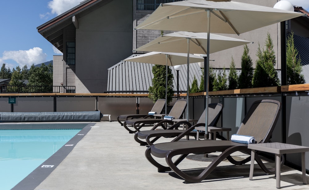 Crystal Lodge Hotel Whistler 42/66