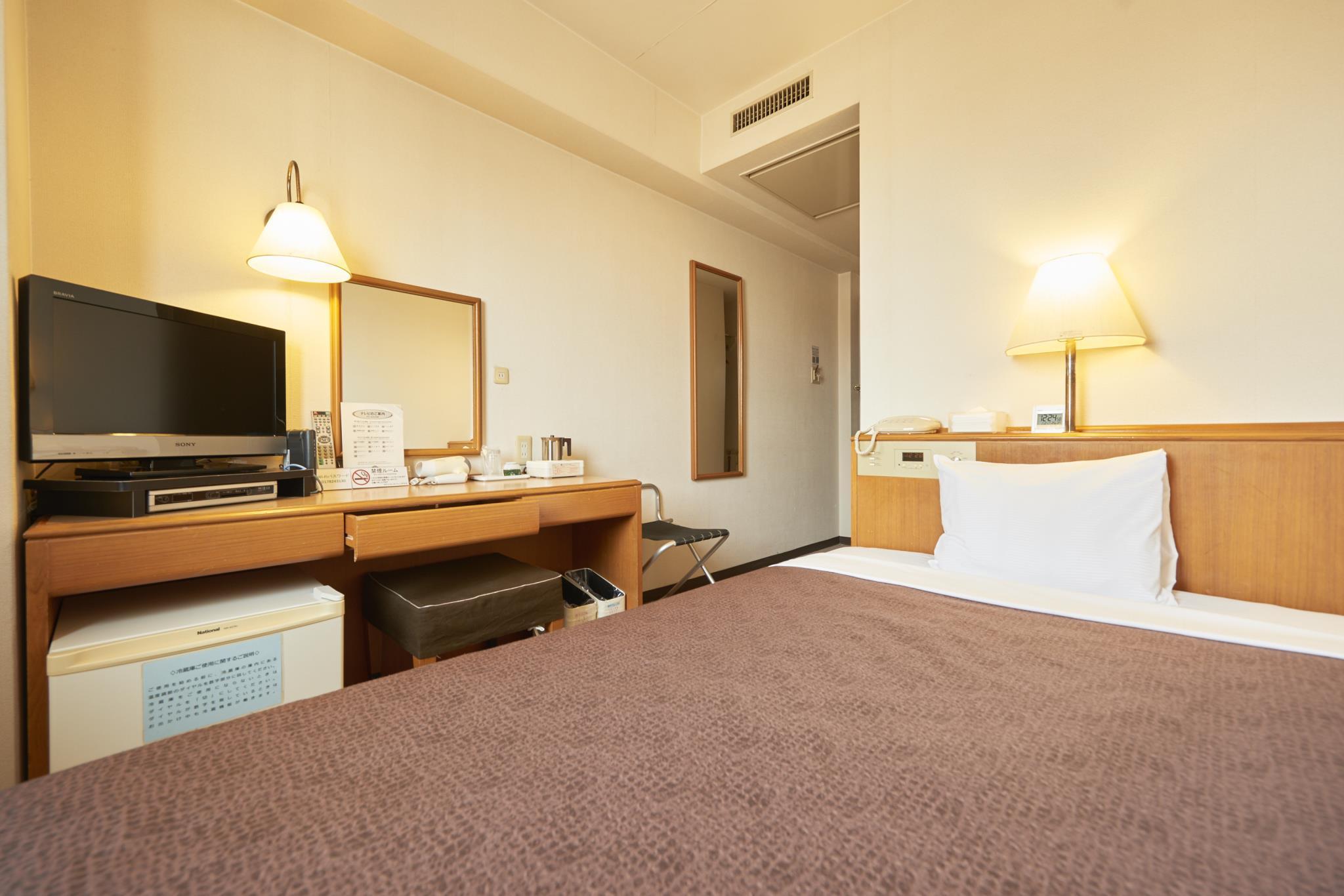Semi Room, Single Bed, Semi Double Bed, Smoking