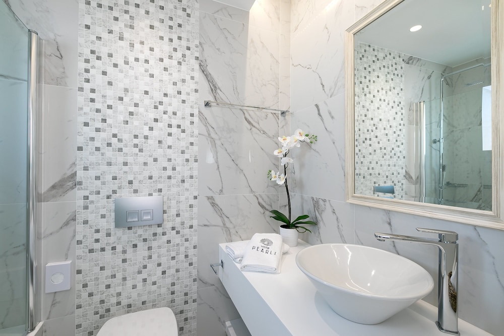 White Pearls Luxury Suites - Adults Only 65/69