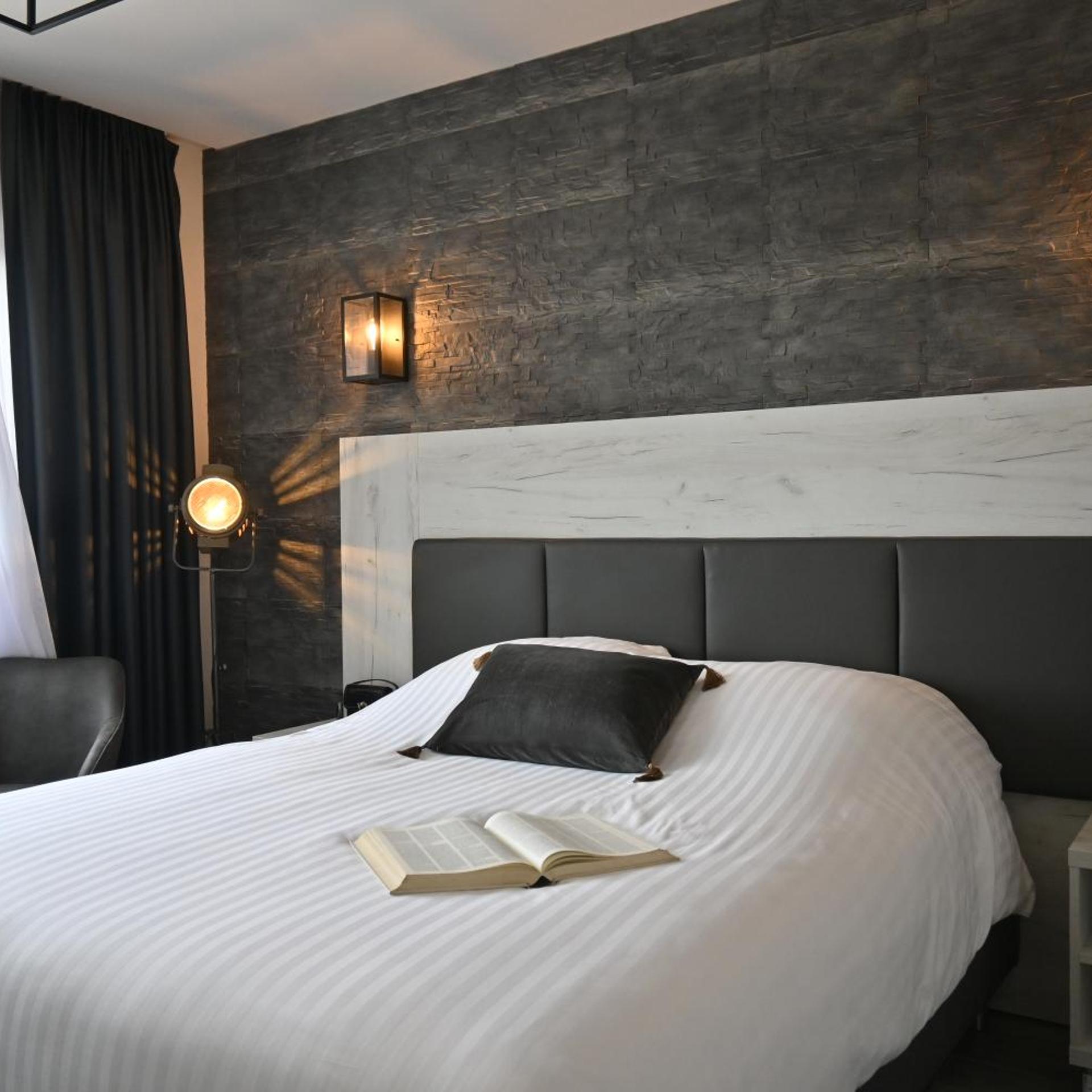 LOGIS HOTEL LE CLERMOTEL 4/21