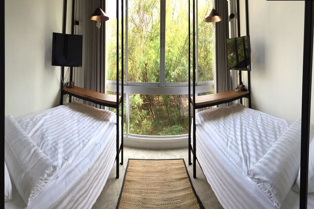 STANDARD, TWIN BEDS