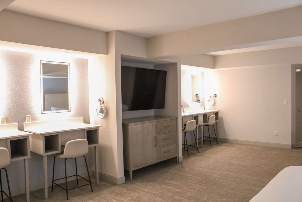 DoubleTree by Hilton Phoenix Mesa 7/69