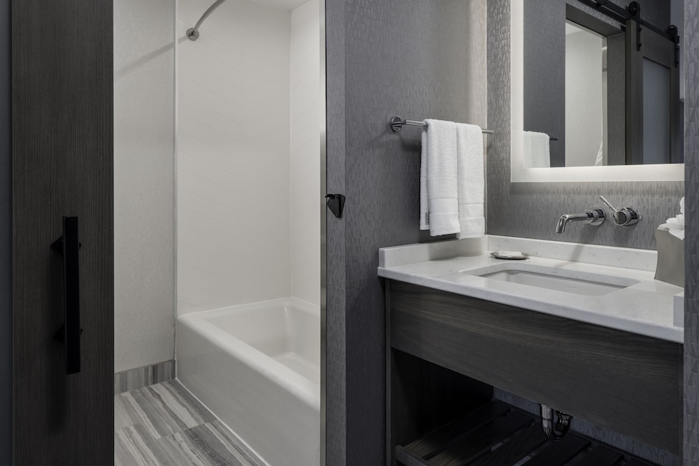 voco Niagara Falls - the Cadence, an IHG Hotel 13/55