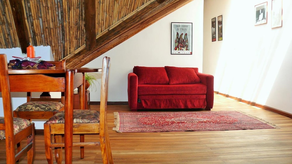 Casa De Las Rosas 43/63