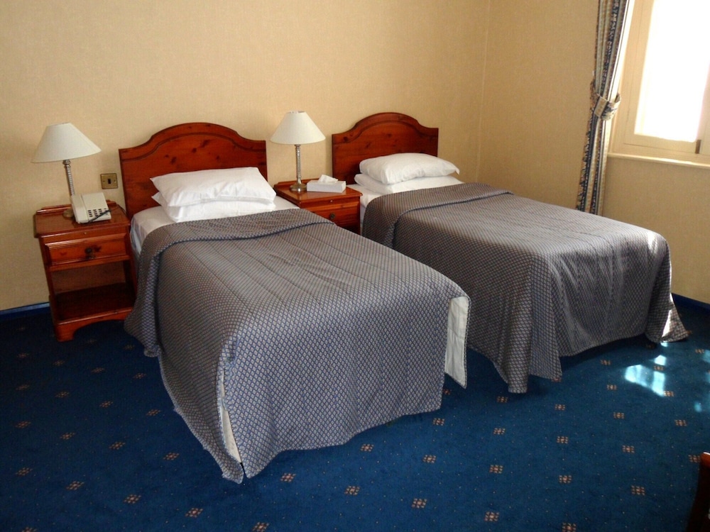 Three Queens Hotel 23/50