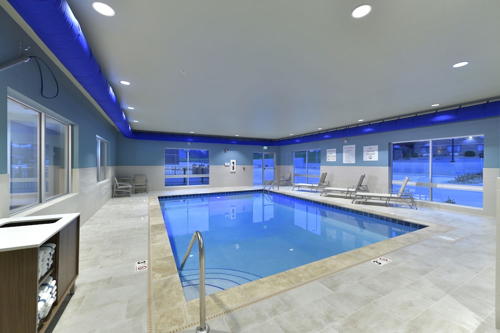 Holiday Inn Express Suites Millersburg 1/52