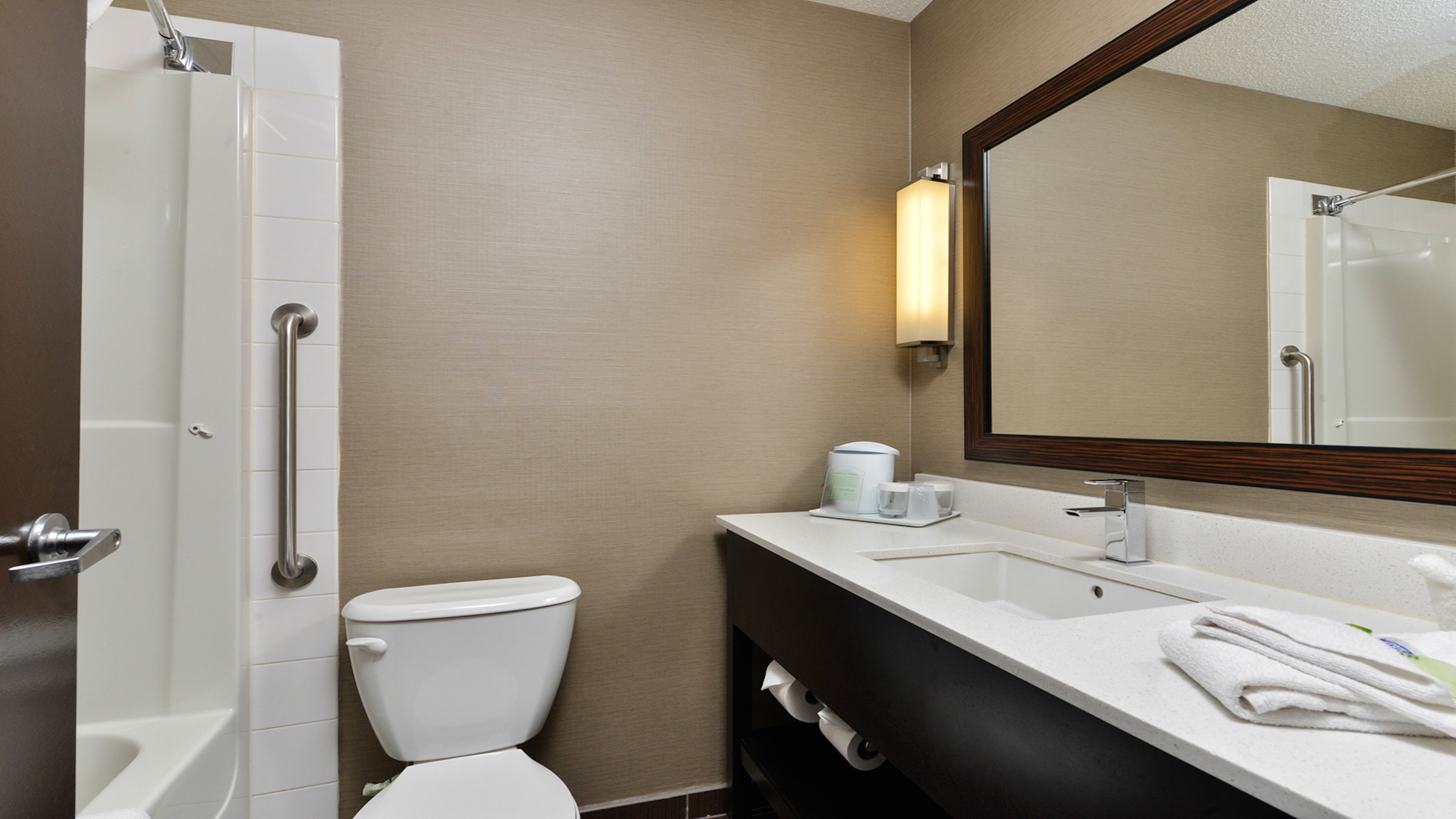 Holiday Inn Express Hotel Suites Edmonton International Airport 47/50