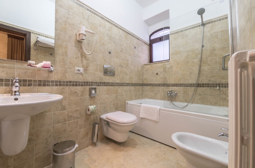 Villa Donna Lisa Wine Hotel 77/78