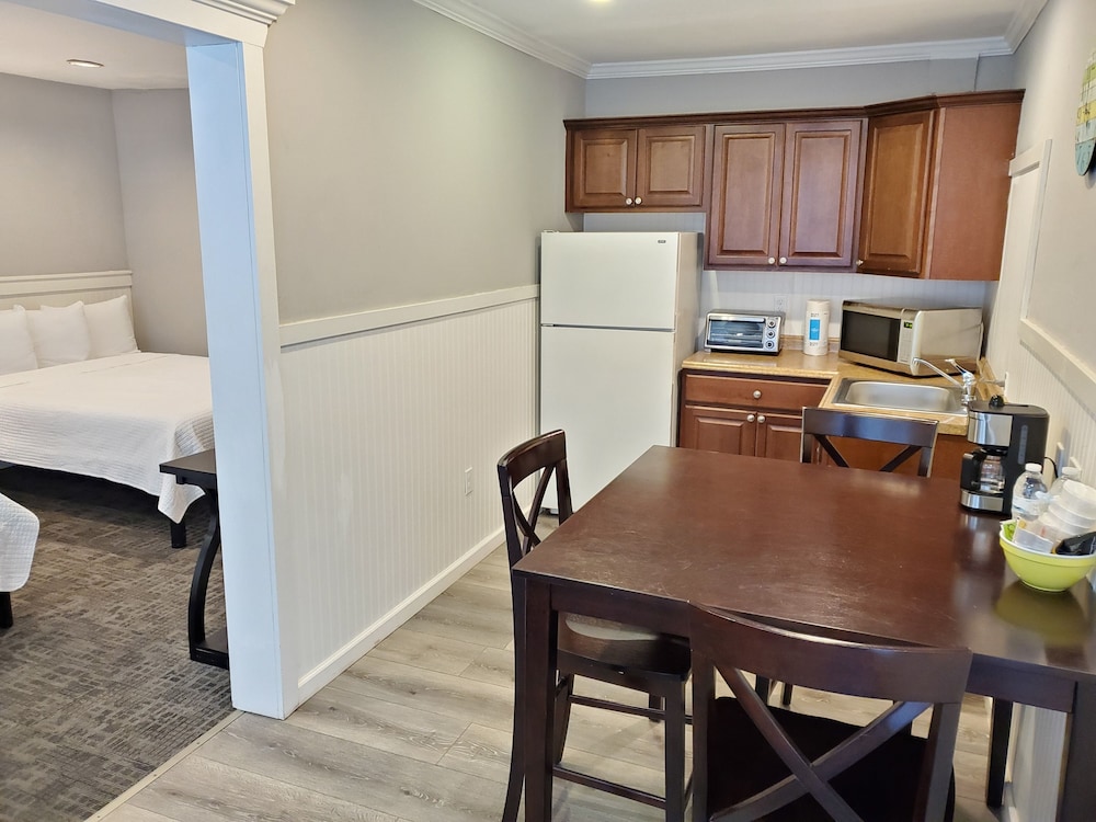 Coronado Island Inn 25/30