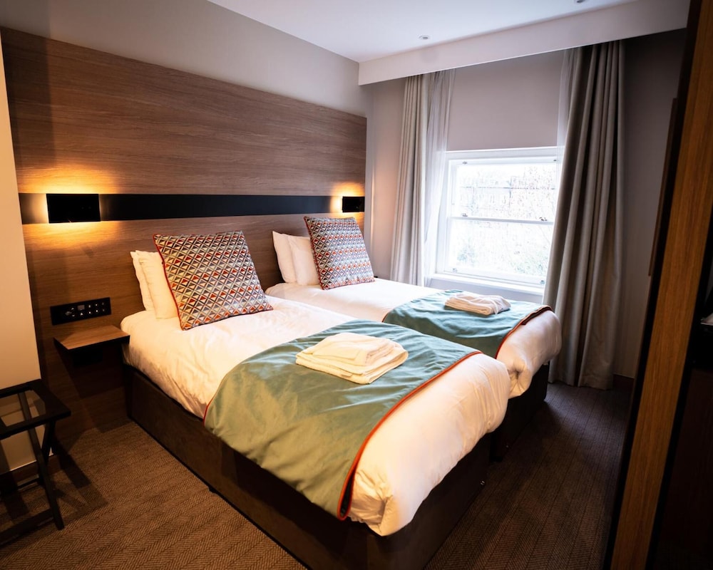 SUPERIOR, DOUBLE OR TWIN BED