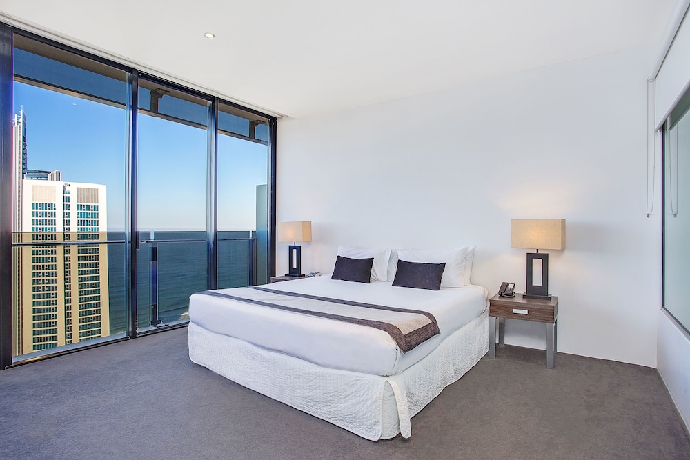 Mantra Circle on Cavill Surfers Paradise 14/50