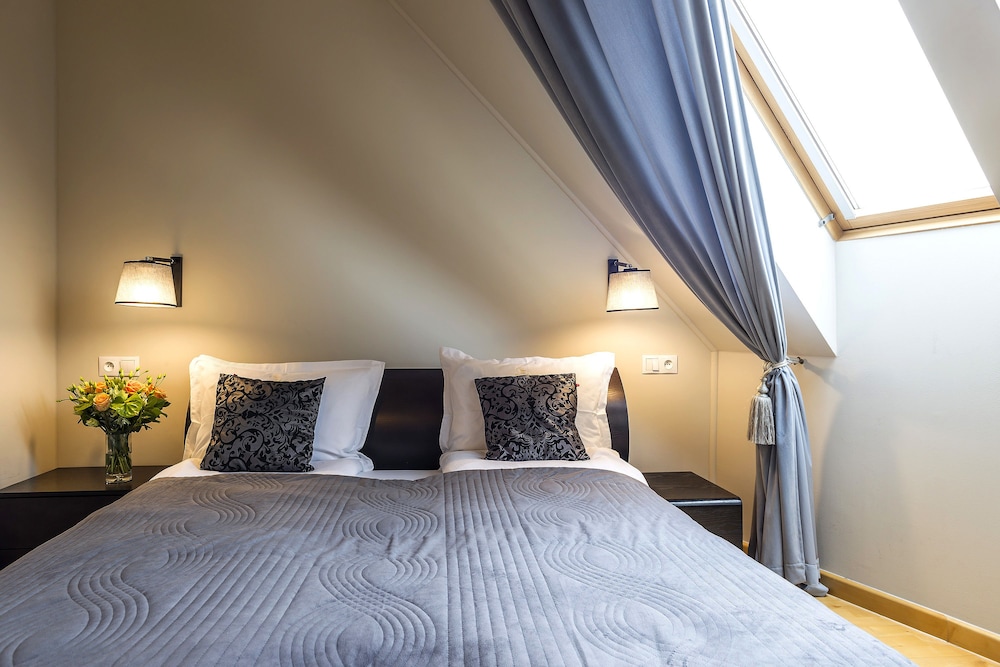 2 BEDROOMS, DELUXE, APARTMENT