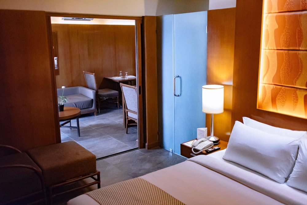 Crown Regency Beach Resort Boracay 20/75
