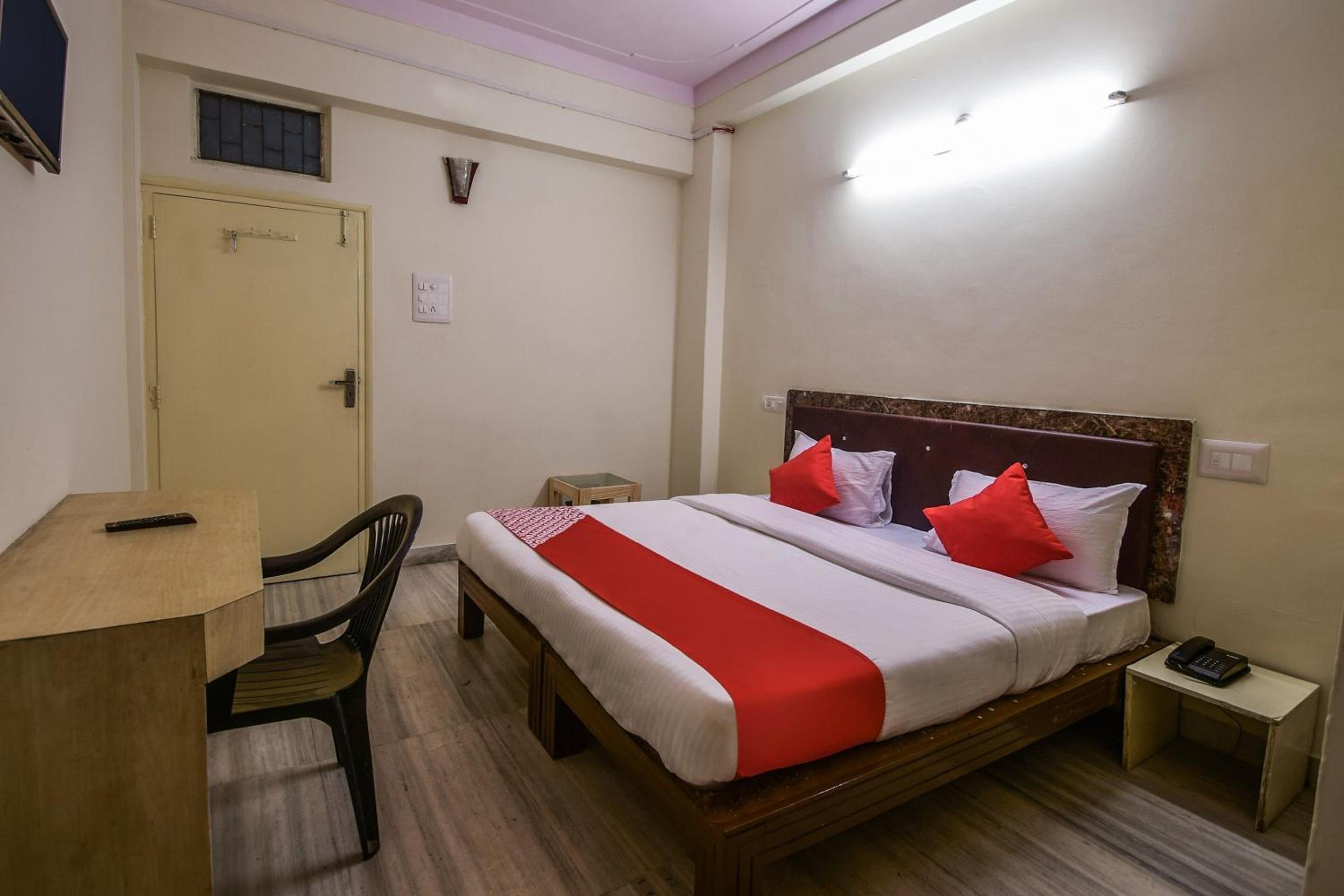 Oyo 15212 Hotel Seema 5/17