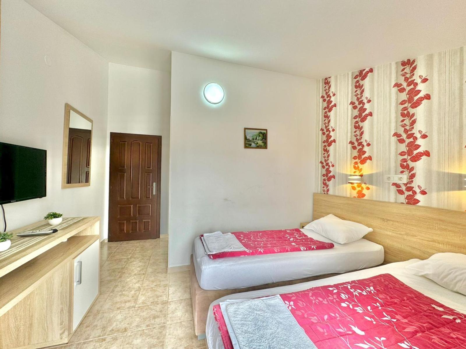 غرفة بسرير مزدوج أو سريرين منفصلين بشرفة، Hotel Grbalj 8/10