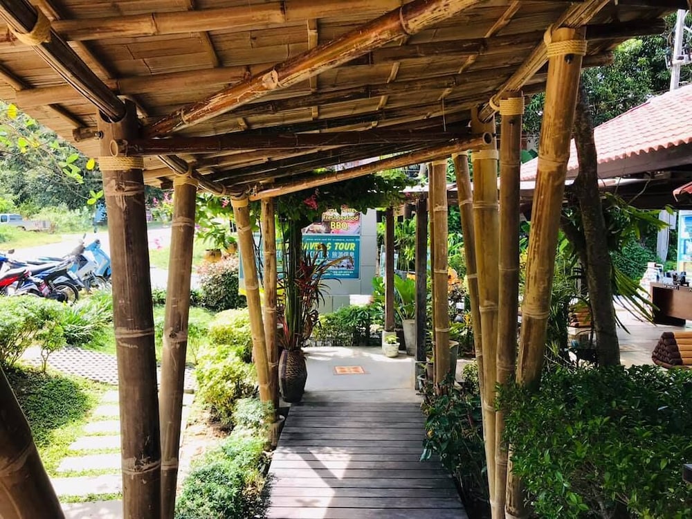 Alama Sea Village Resort 7/70
