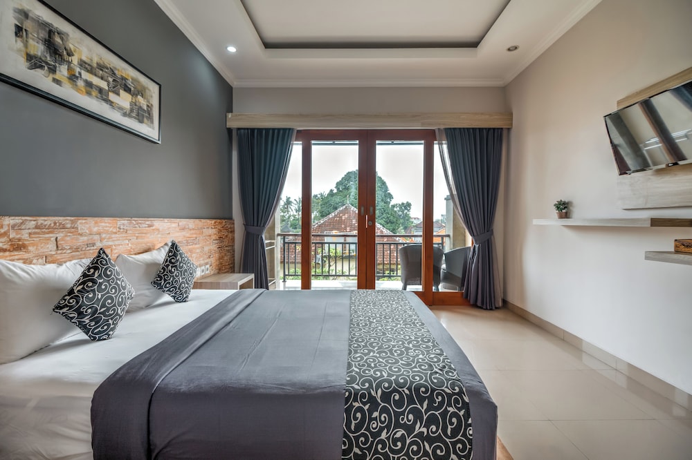 Standard, Queen Bed, D'Sarian Seminyak 3/10