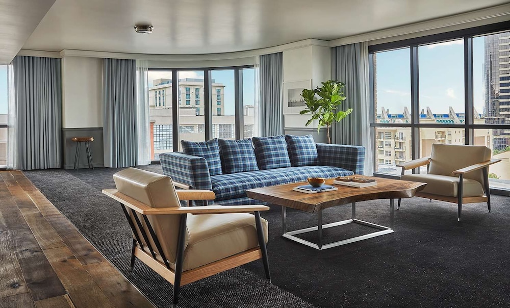Pendry San Diego 44/70