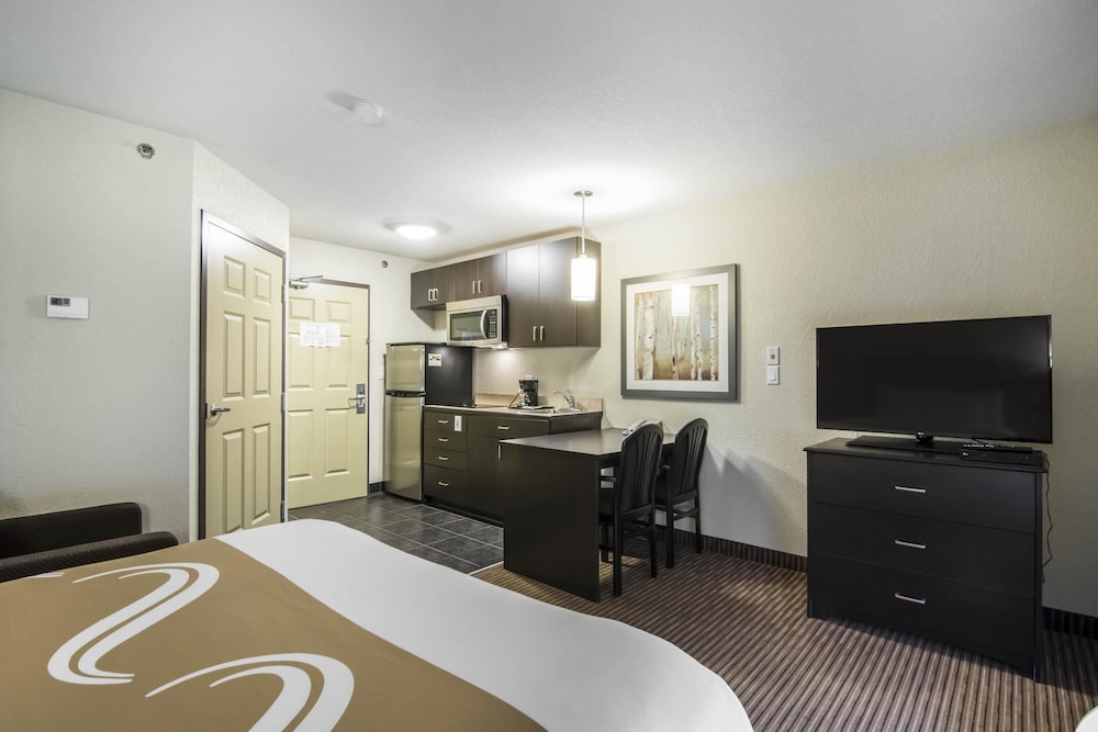 Quality Inn & Suites Thompson, MB 35/41
