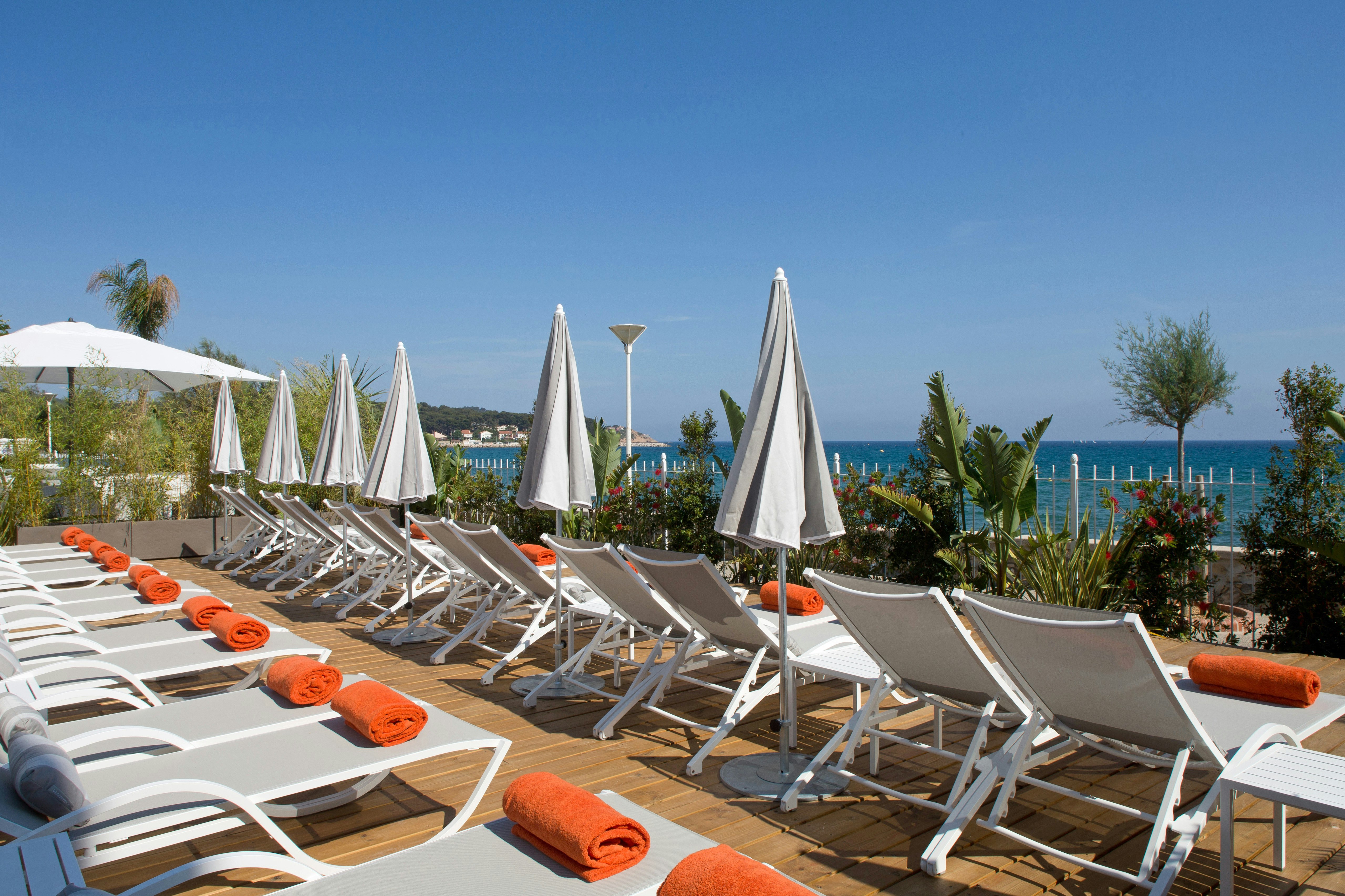 GRAND HOTEL DES SABLETTES PLAGE, CURIO COLLECTION BY HILTON 45/45