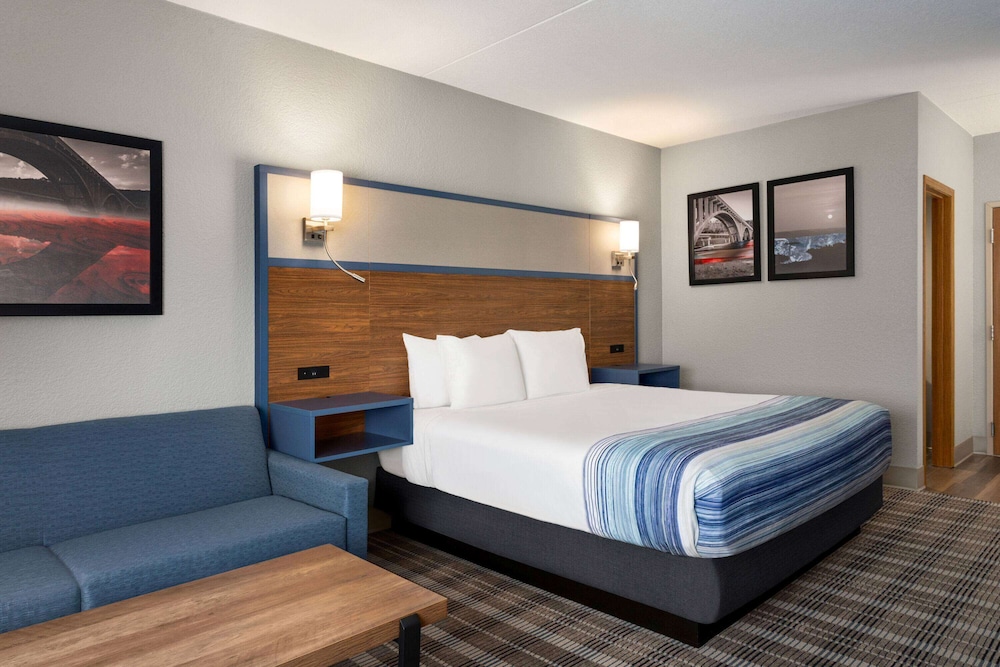 DELUXE, KING BED