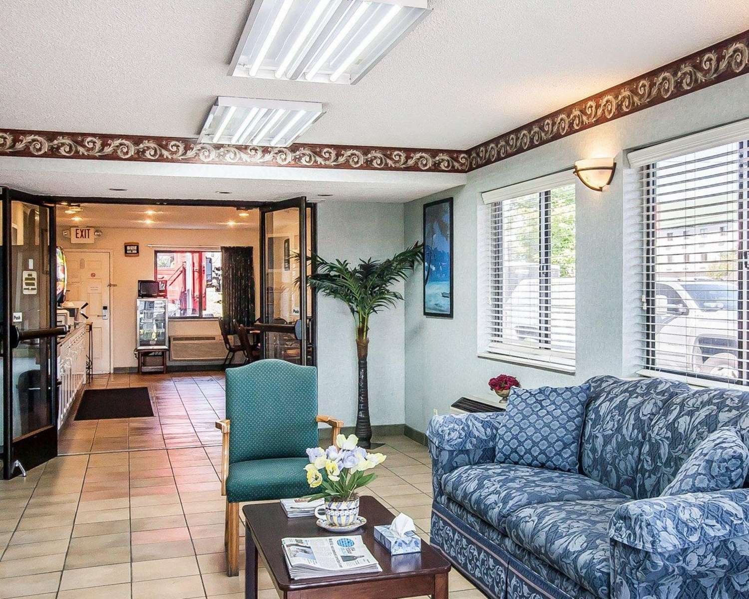 Econo Lodge Inn & Suites Southeast 6/8