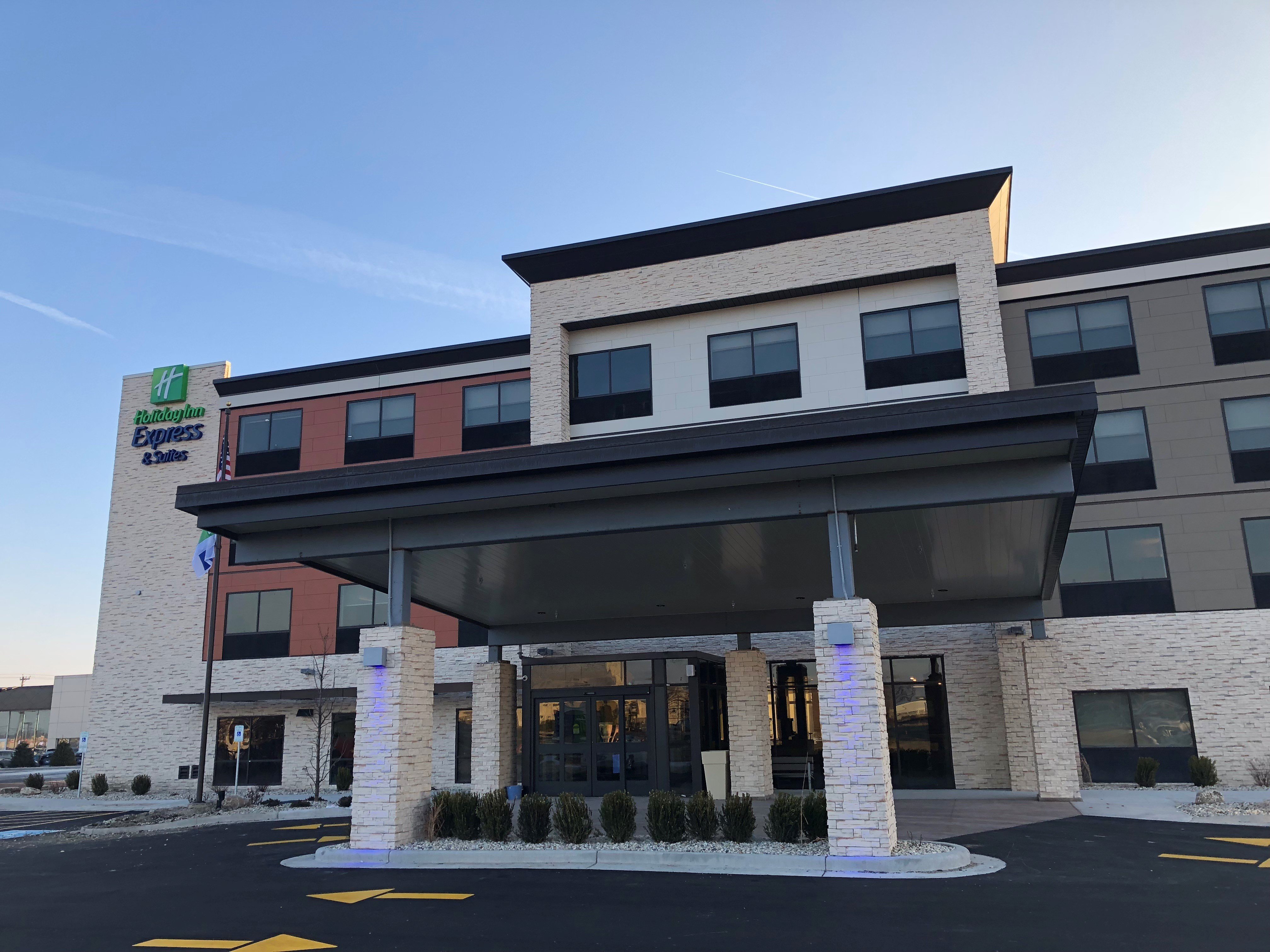 Holiday Inn Express Suites Racine 2/63