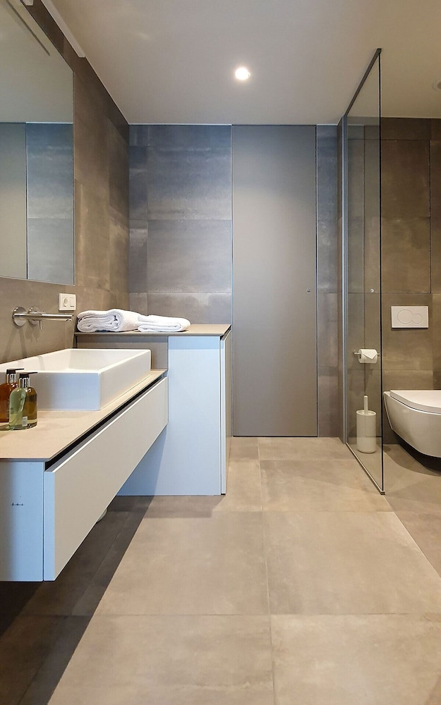 Central City Luxury Residence 49/50