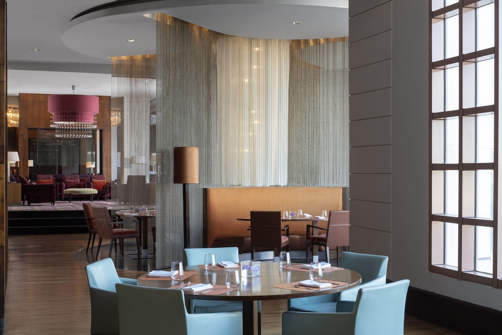 Grand Hyatt 54/76