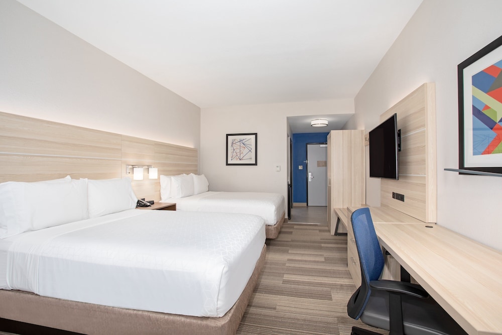 Holiday Inn Express & Suites Phoenix - Glendale Sports Dist 20/63
